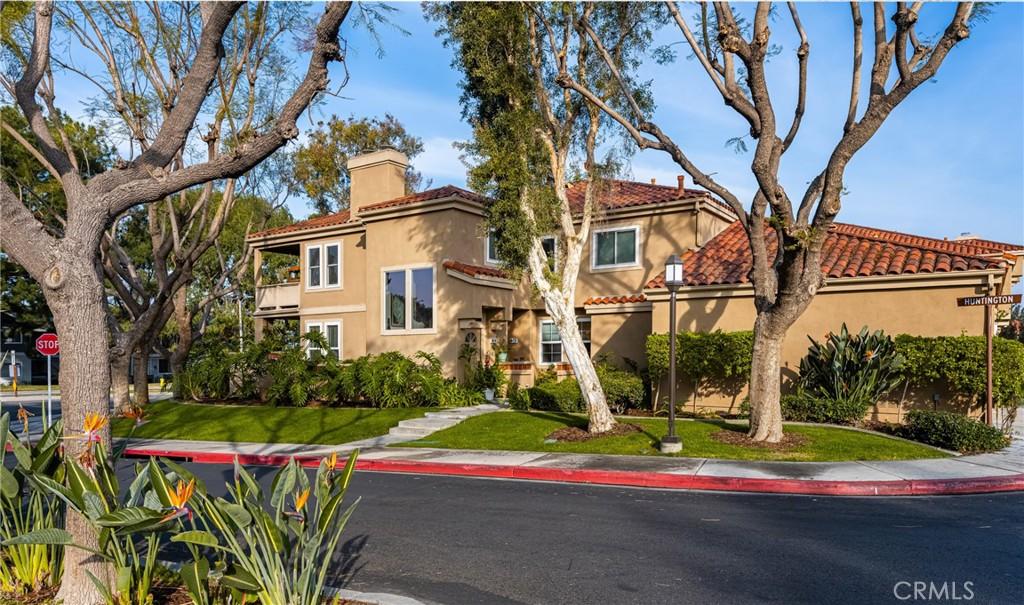 mediterranean / spanish-style house with a front yard