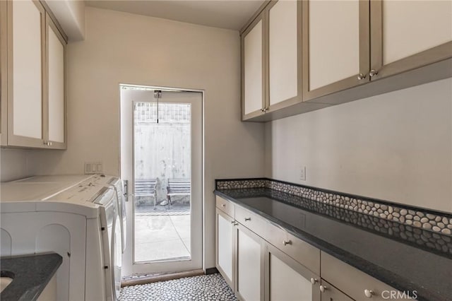 washroom featuring cabinets and washing machine and clothes dryer