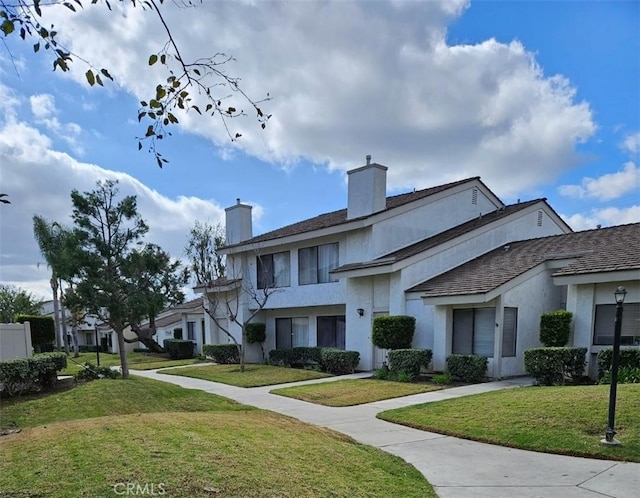 view of front of home featuring a front yard