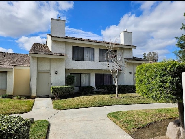 view of front of home featuring a front lawn