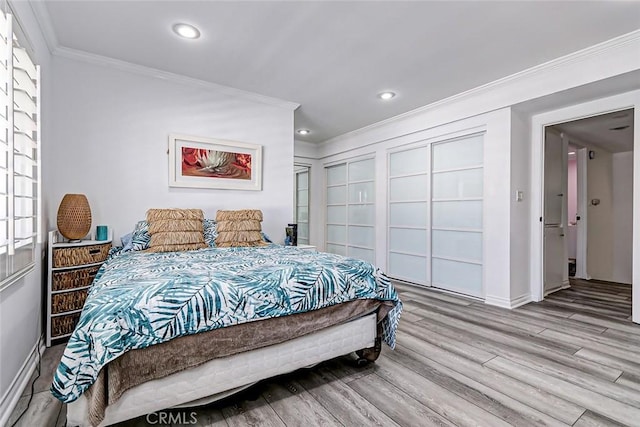 bedroom with baseboards, recessed lighting, ornamental molding, and wood finished floors