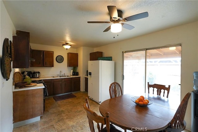 dining area with sink and ceiling fan