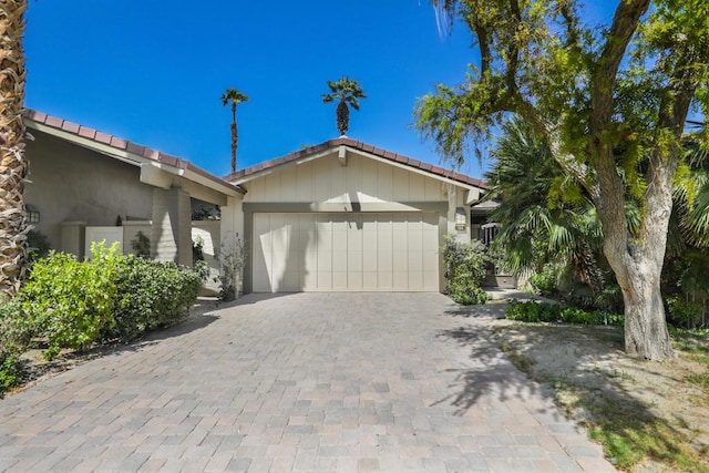 ranch-style home featuring a garage