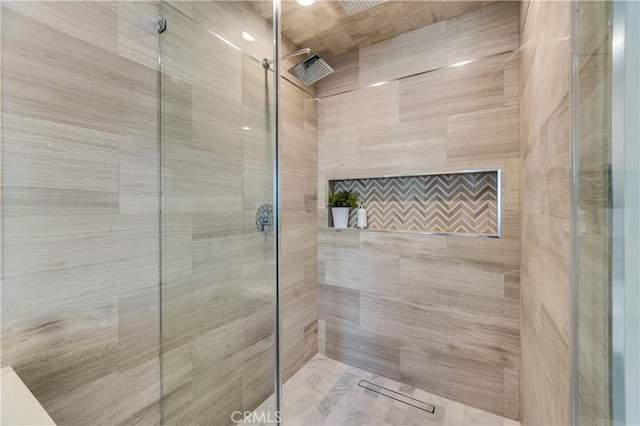 bathroom featuring tiled shower