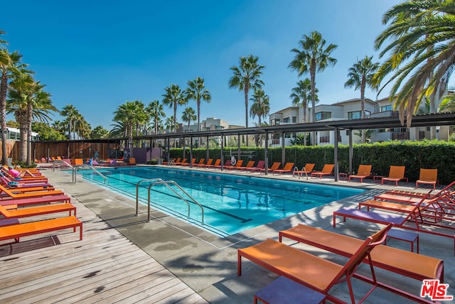 view of swimming pool