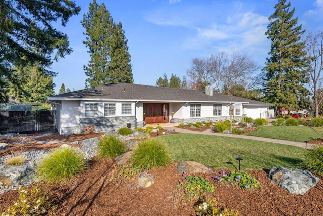 single story home featuring a front lawn