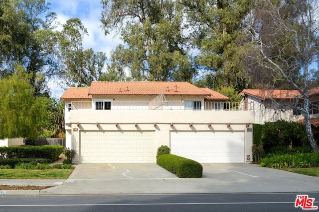 view of front facade featuring a garage