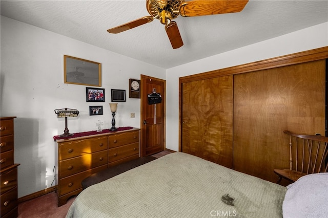 bedroom featuring ceiling fan, carpet floors, a closet, and a textured ceiling