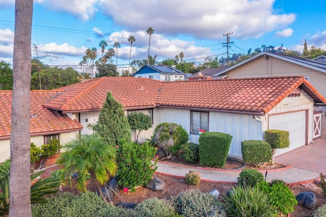 view of front of property featuring a garage