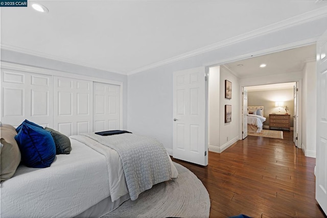 bedroom featuring ornamental molding, dark hardwood / wood-style floors, and a closet