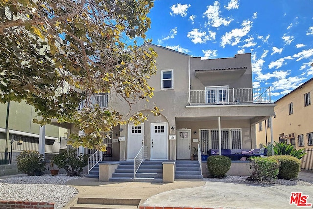 view of front of home featuring a balcony