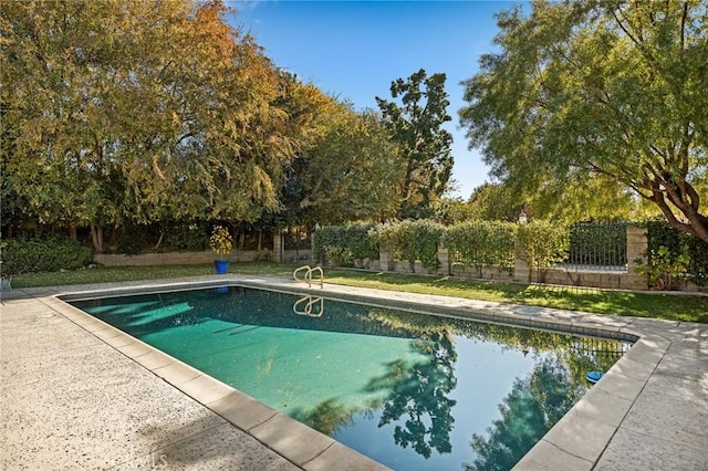 view of swimming pool