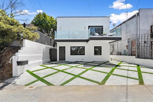 view of front of home featuring a patio