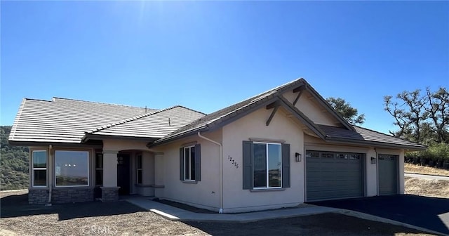 view of front facade featuring a garage