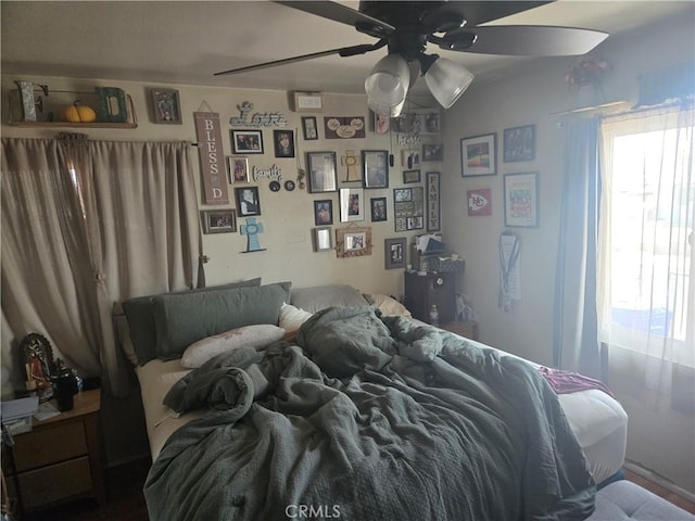 bedroom featuring ceiling fan