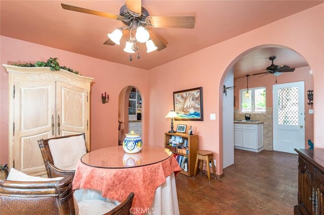 dining room with ceiling fan