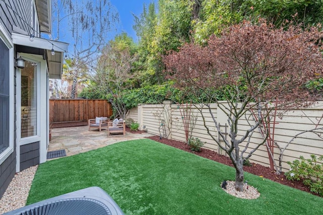 view of yard featuring an outdoor living space and a patio