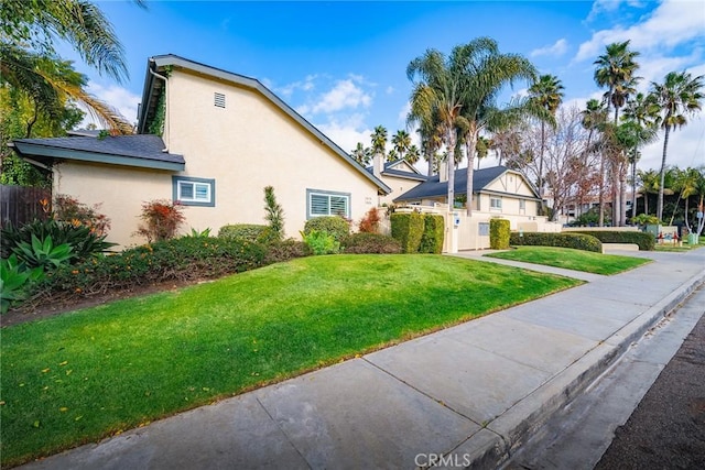 view of front of house featuring a front yard