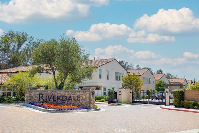 view of community / neighborhood sign