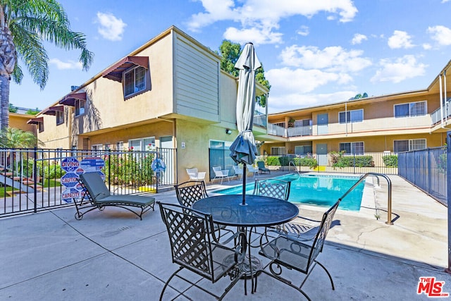 view of swimming pool featuring a patio