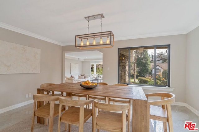 dining area with ornamental molding