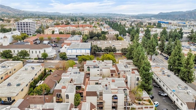 birds eye view of property featuring a mountain view