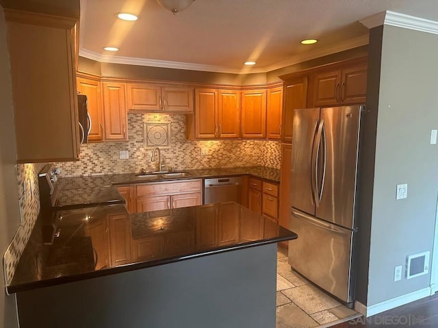 kitchen featuring sink, crown molding, stainless steel appliances, decorative backsplash, and kitchen peninsula