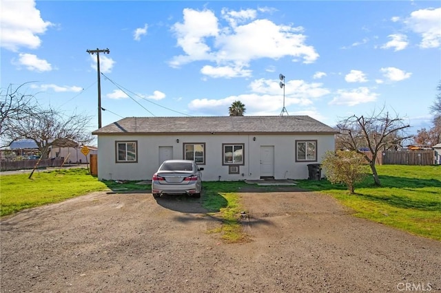 single story home featuring a front yard