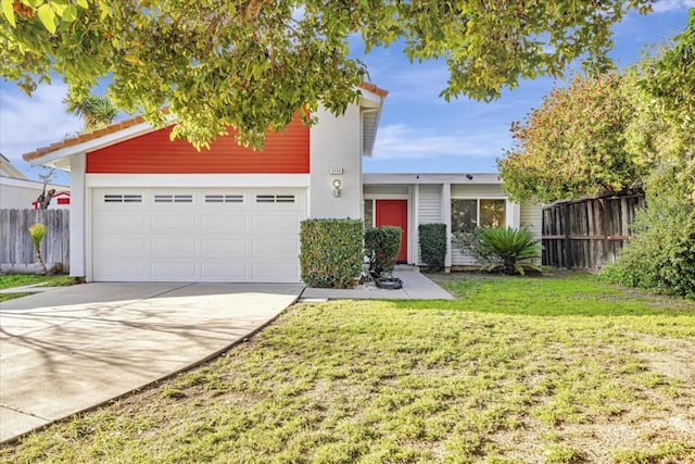 view of front facade featuring a front yard