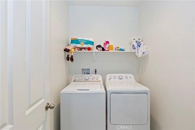 laundry room featuring washer and clothes dryer