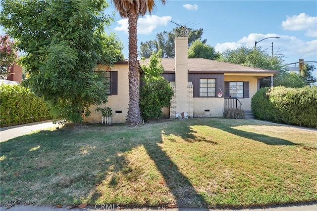 view of front of home featuring a front yard