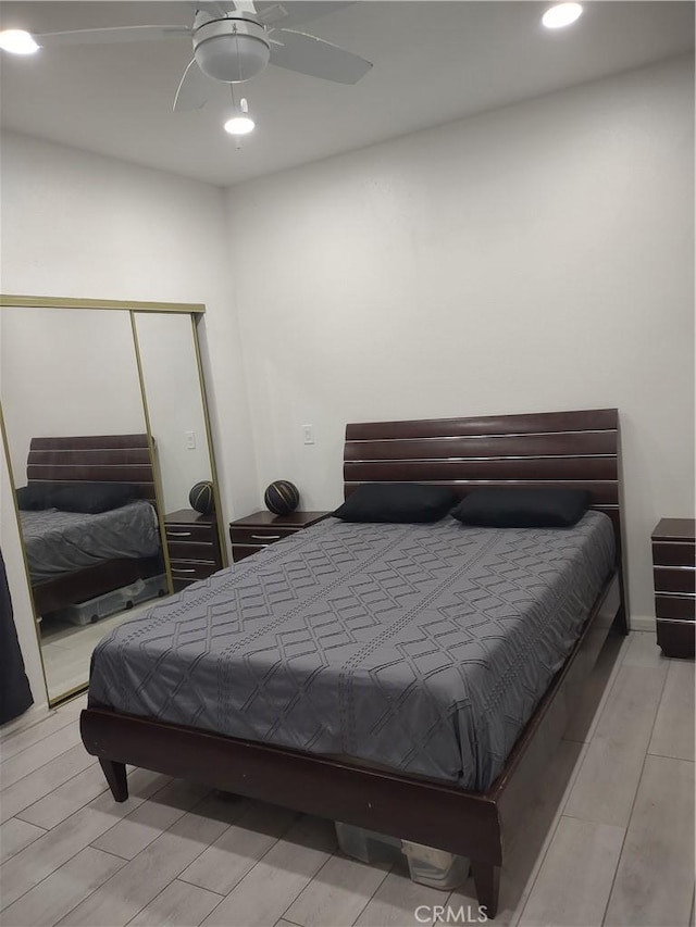 bedroom featuring light wood-style floors, a ceiling fan, and recessed lighting