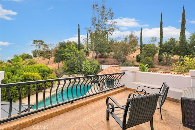 22544 N Summit Ridge Cir, Chatsworth, CA 91311 - balcony with view of pool area