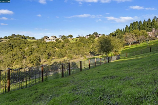 view of yard featuring a rural view