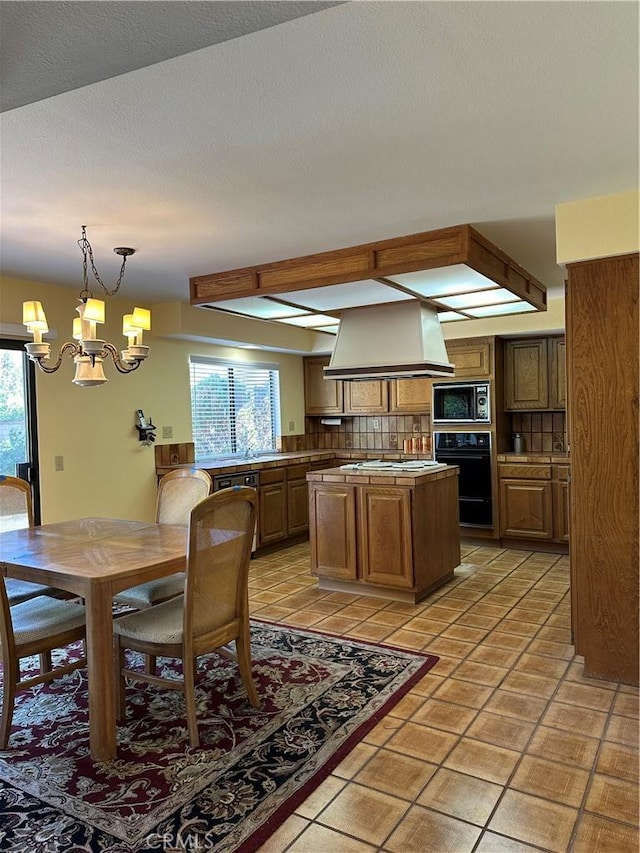 dining space featuring light tile patterned floors, a chandelier, and a textured ceiling