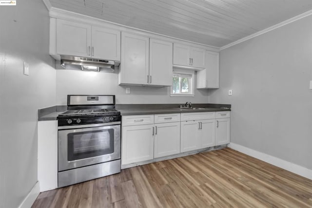 kitchen with sink, white cabinetry, ornamental molding, gas stove, and light hardwood / wood-style floors