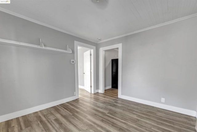 unfurnished room with crown molding and hardwood / wood-style floors