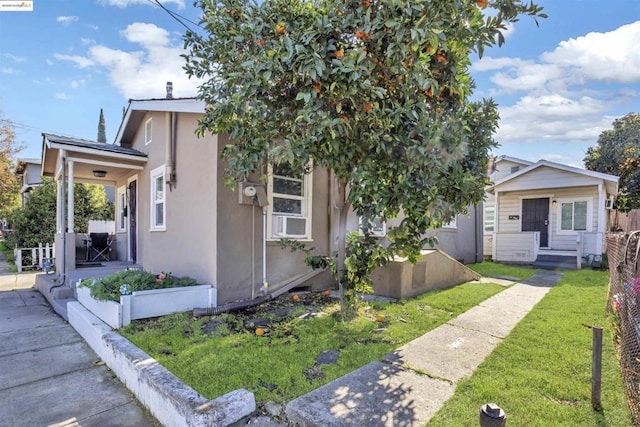 view of front facade with a front yard