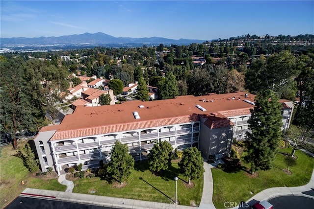 birds eye view of property featuring a mountain view