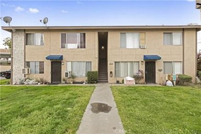 view of front of house with a front yard