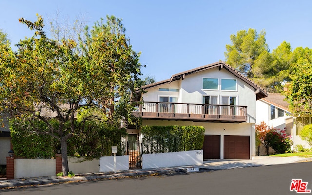 view of front facade featuring a garage