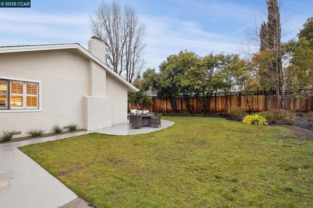 view of yard featuring a patio