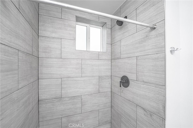 interior details with a tile shower