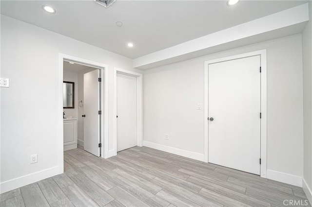 unfurnished room featuring light hardwood / wood-style flooring