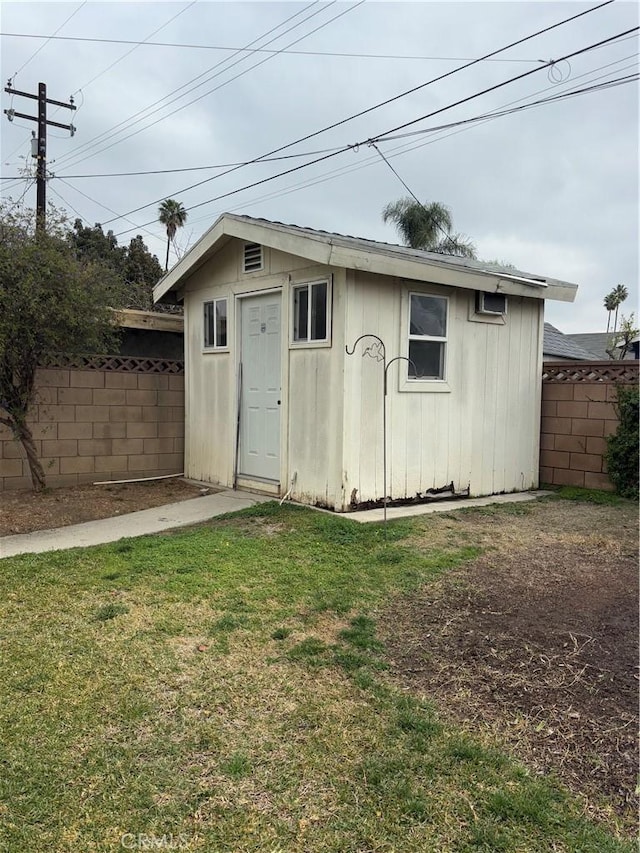 view of outdoor structure featuring a yard