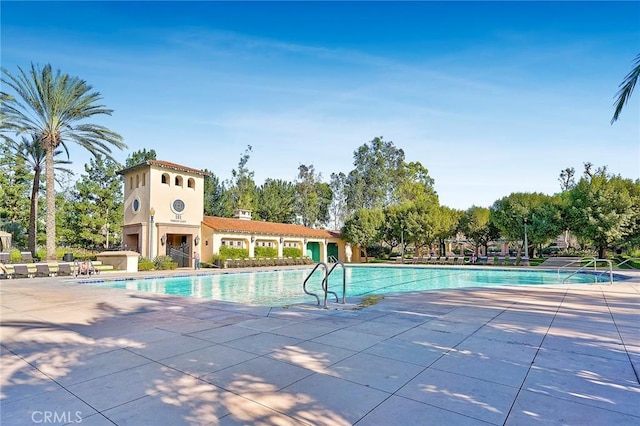 view of swimming pool