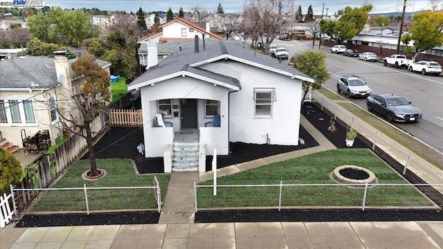 view of front of home with a front lawn