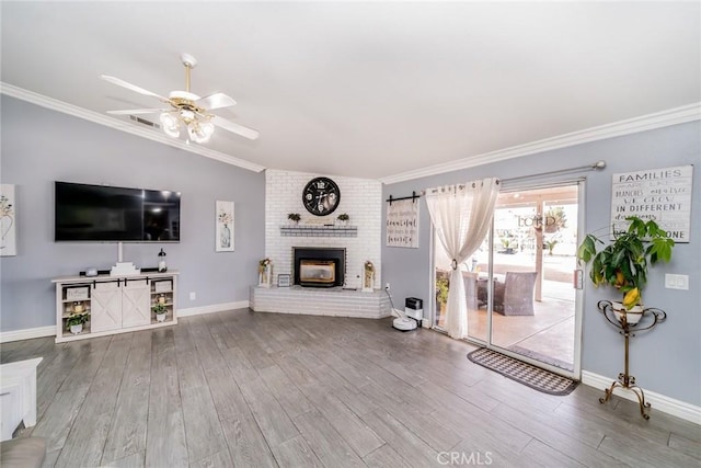 living room featuring hardwood / wood-style flooring, ornamental molding, and ceiling fan