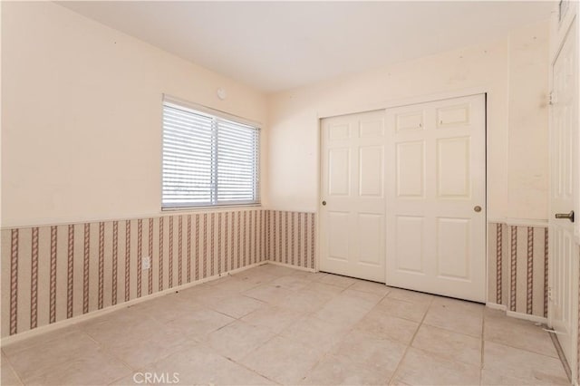 unfurnished bedroom featuring a closet and light tile patterned floors