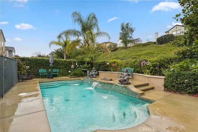 view of swimming pool